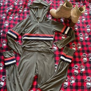 Fashion Nova legging jogger 2 pieces pant set! 

Please checkout my other items!